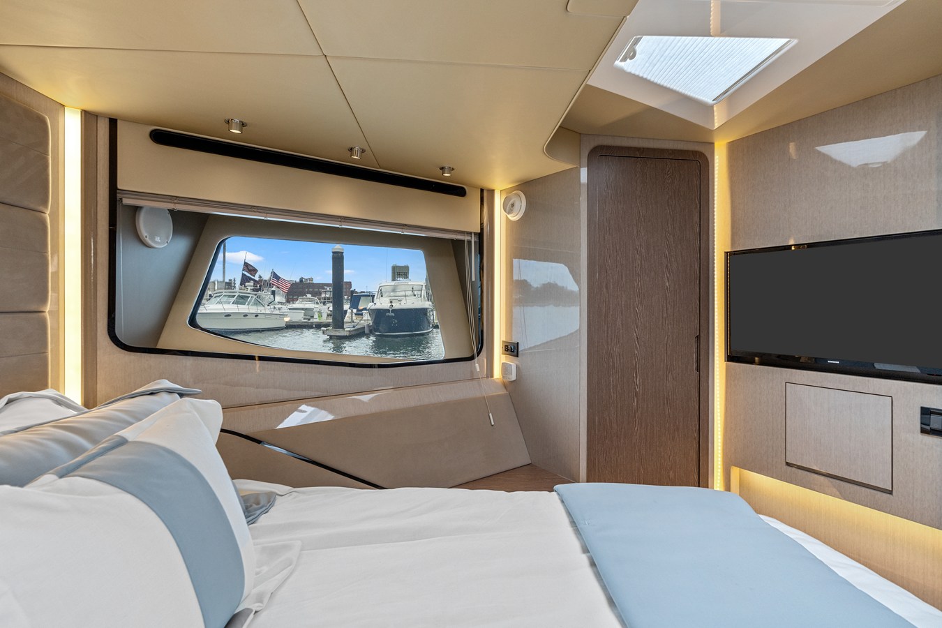 CRUISERS YACHTS 57 FLY, photo 33