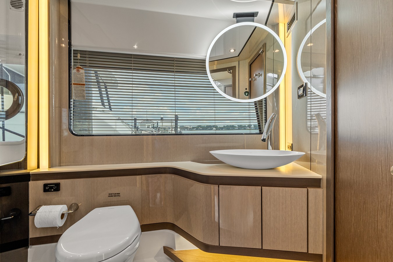 CRUISERS YACHTS 57 FLY, photo 34