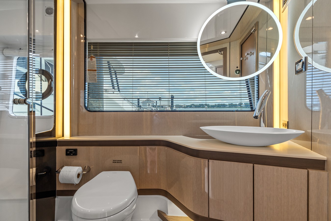 CRUISERS YACHTS 57 FLY, photo 35