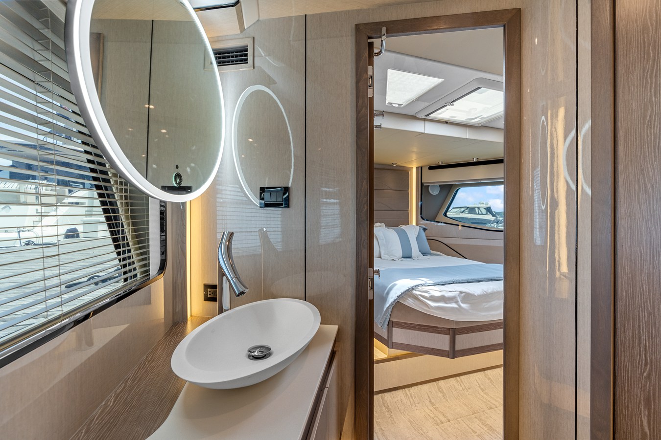 CRUISERS YACHTS 57 FLY, photo 39
