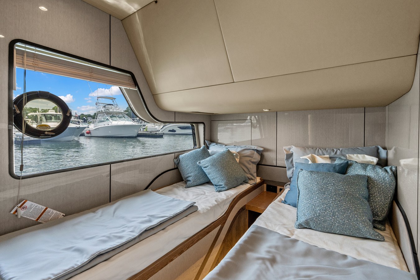 CRUISERS YACHTS 57 FLY, photo 40