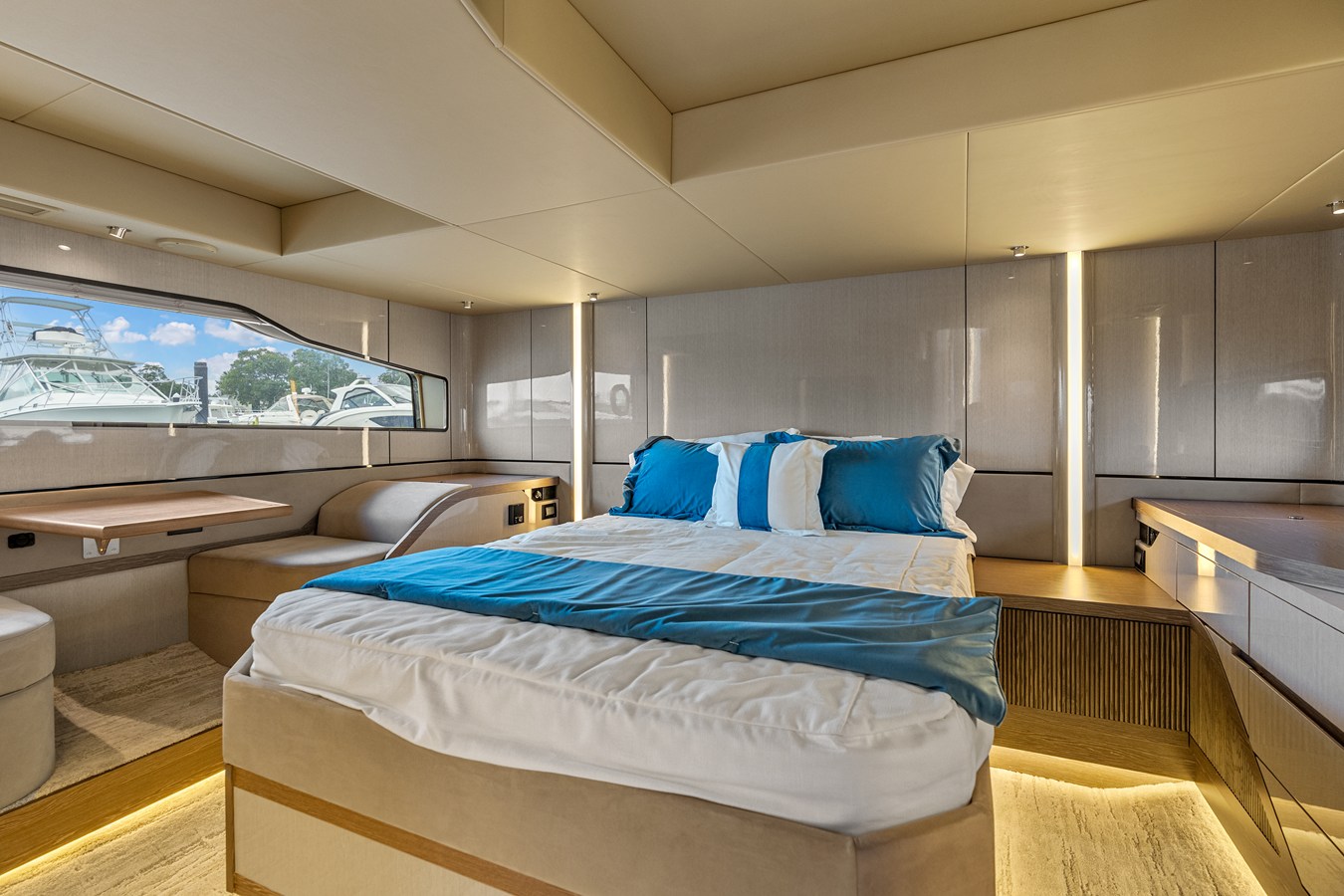 CRUISERS YACHTS 57 FLY, photo 41