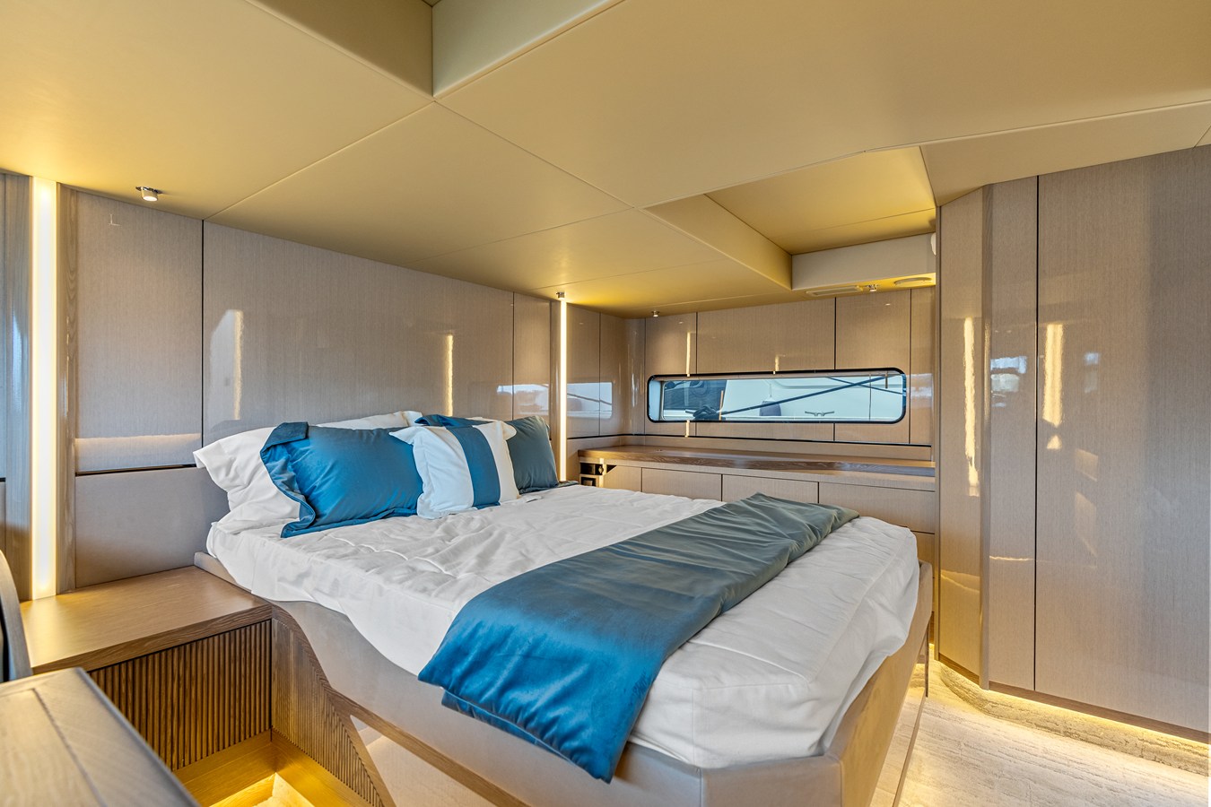 CRUISERS YACHTS 57 FLY, photo 43