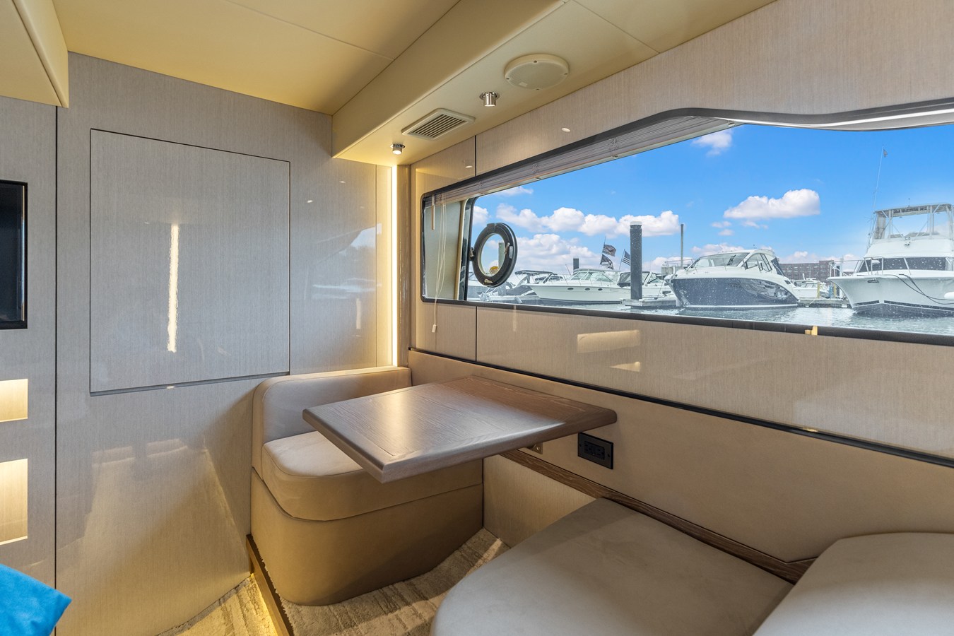 CRUISERS YACHTS 57 FLY, photo 45