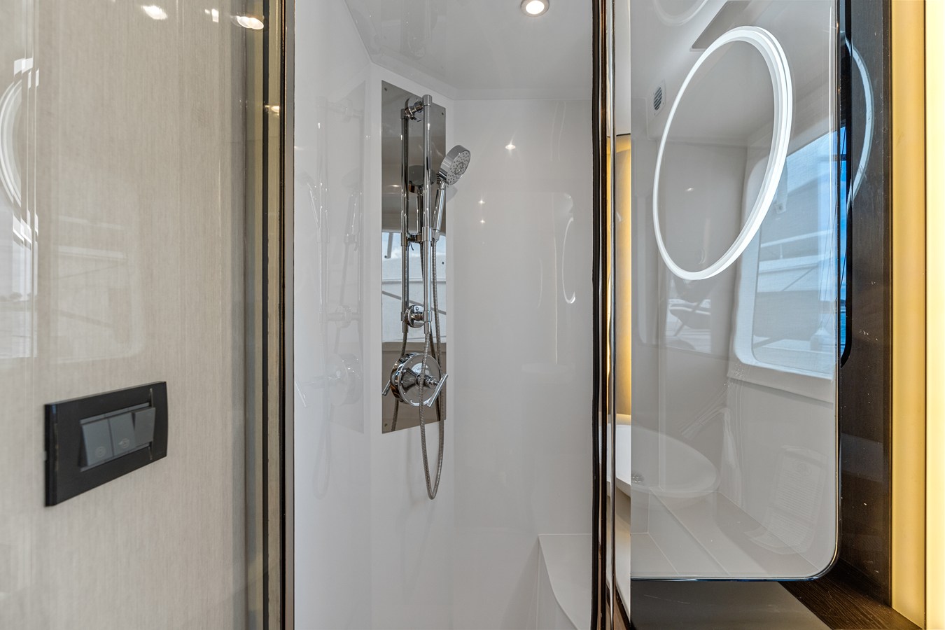 CRUISERS YACHTS 57 FLY, photo 49