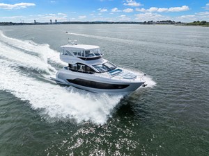 CRUISERS YACHTS 57 FLY