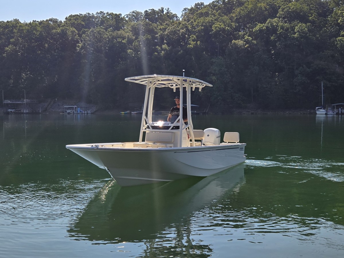 Boston Whaler 190 Montauk — 2026 Boston Whaler 190 Montauk — photo 2