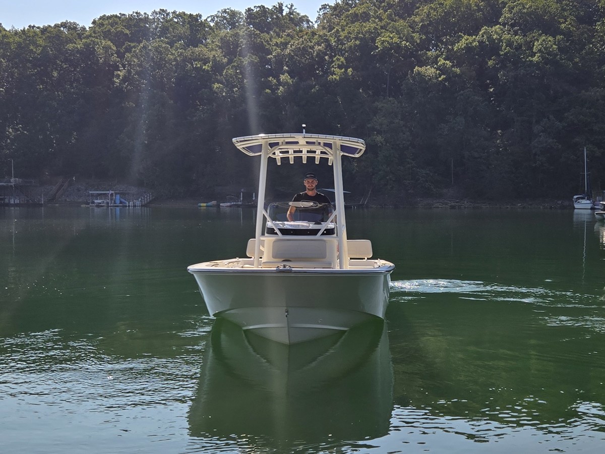 Boston Whaler 190 Montauk — 2026 Boston Whaler 190 Montauk — photo 3