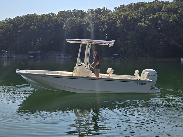 BOSTON WHALER 190 MONTAUK — 2026 Boston Whaler 190 Montauk