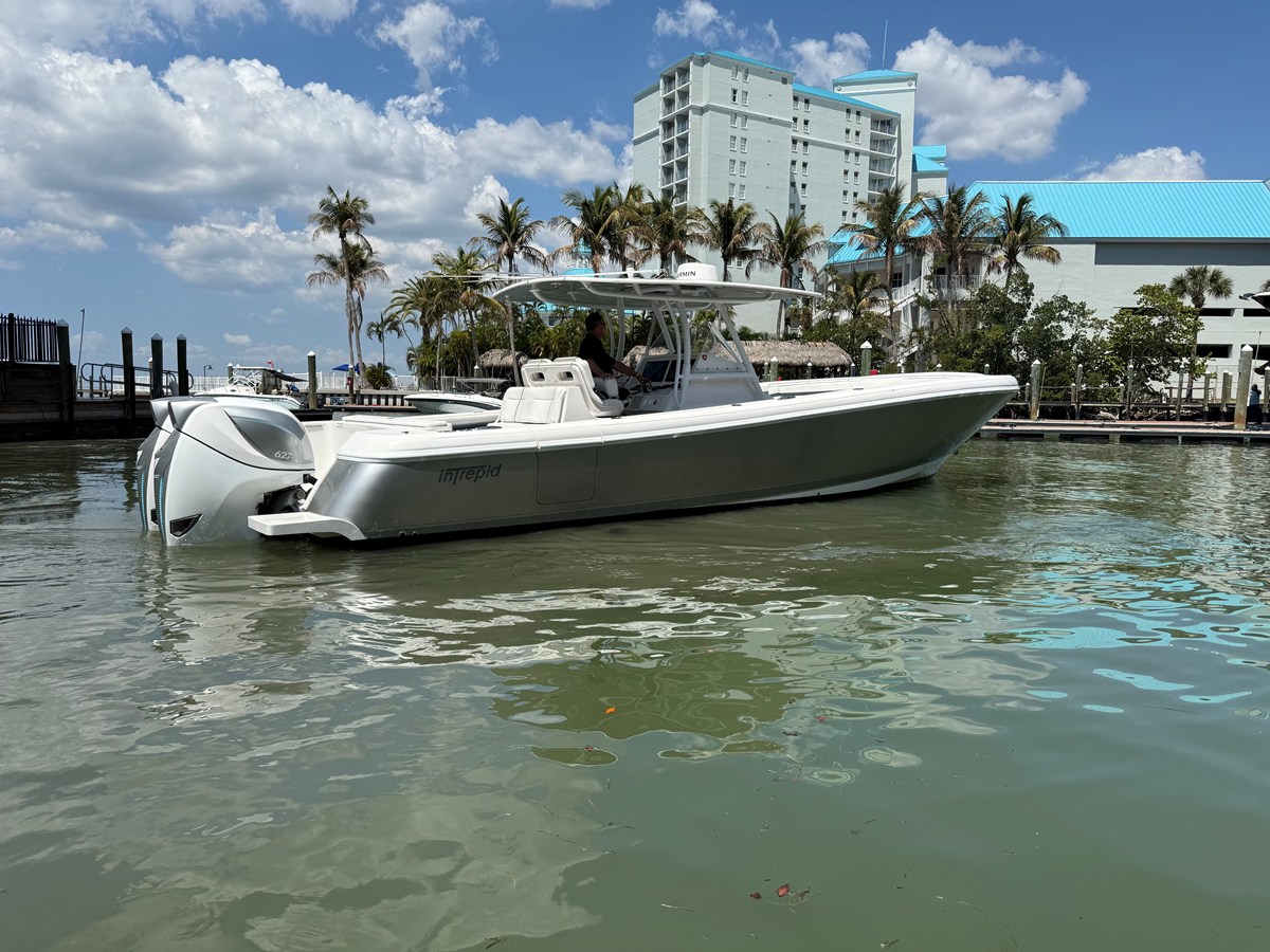 Intrepid 375 CC — 2018 Intrepid 375 CC — photo 3