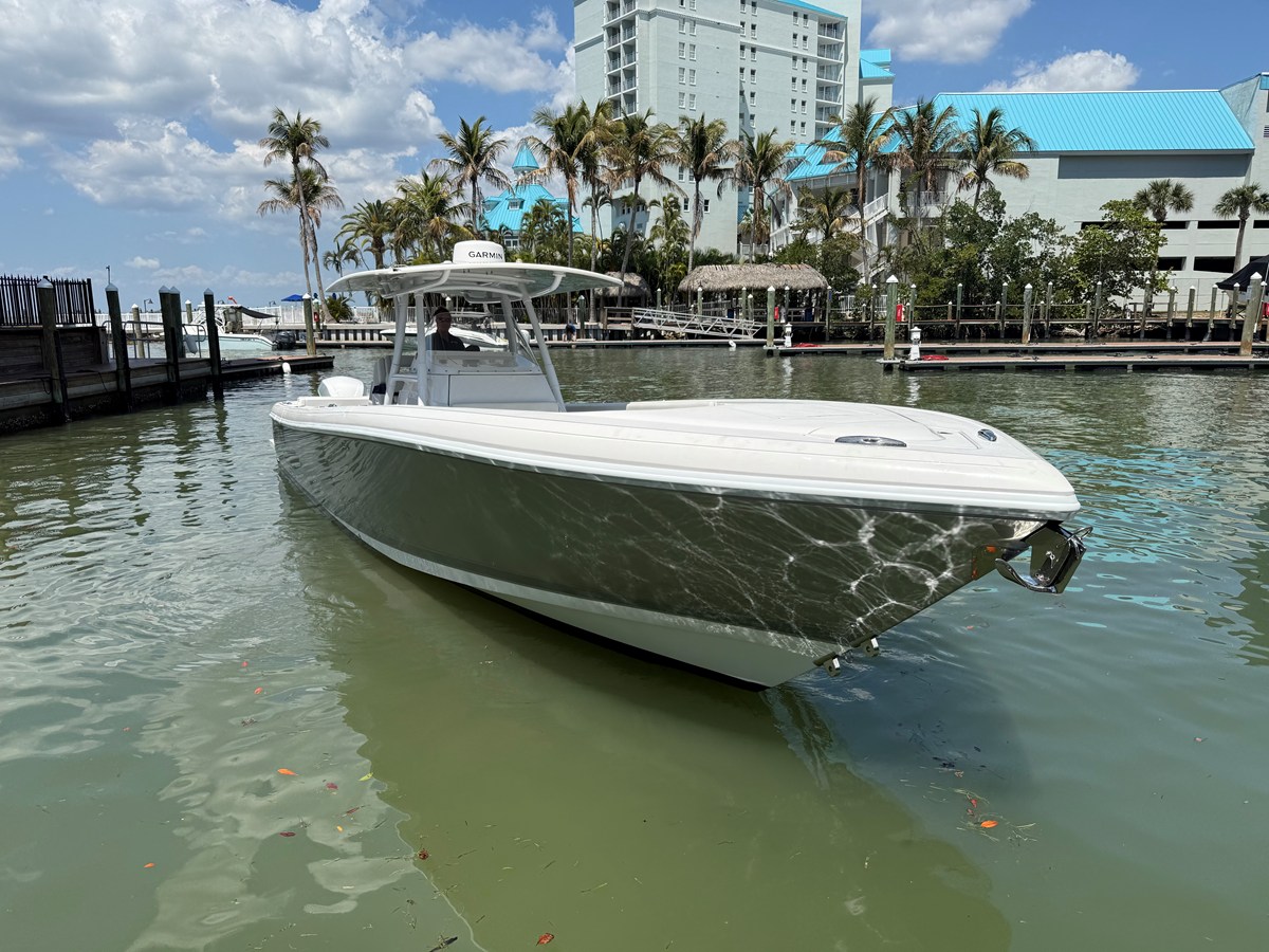 Intrepid 375 CC — 2018 Intrepid 375 CC — photo 4