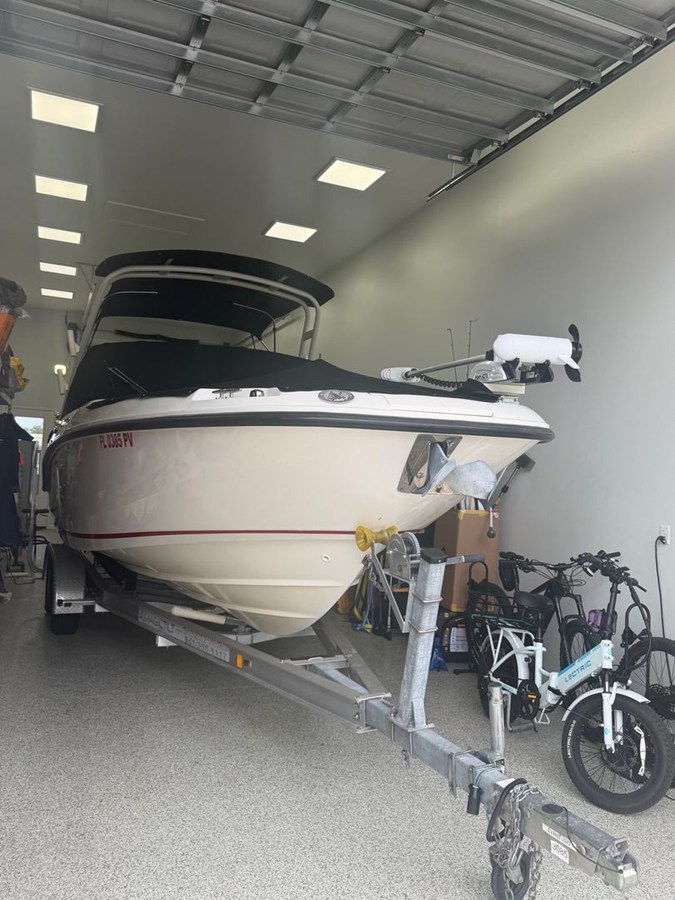 Boston Whaler 230 VANTAGE — 2015 Boston Whaler 230 Vantage