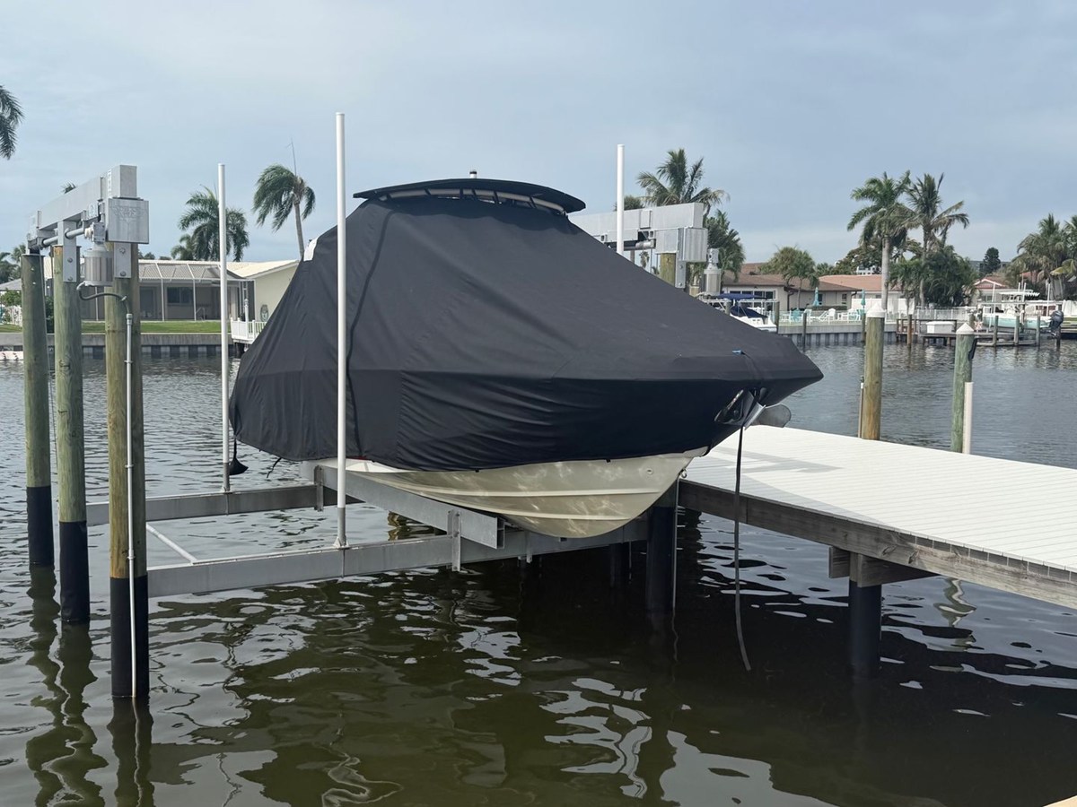 Boston Whaler 230 VANTAGE — 2015 Boston Whaler 230 Vantage — photo 2