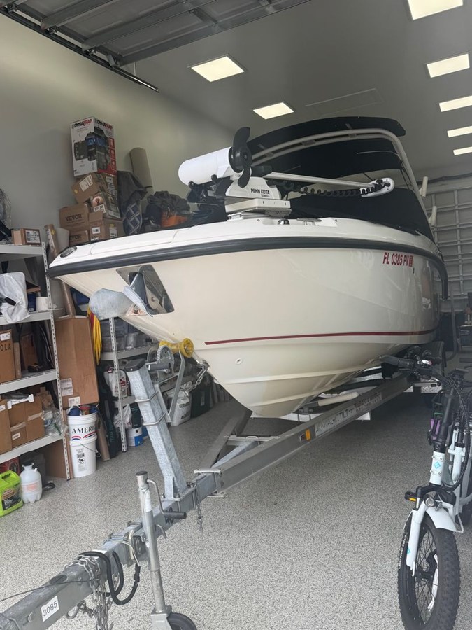 Boston Whaler 230 VANTAGE — 2015 Boston Whaler 230 Vantage — photo 4