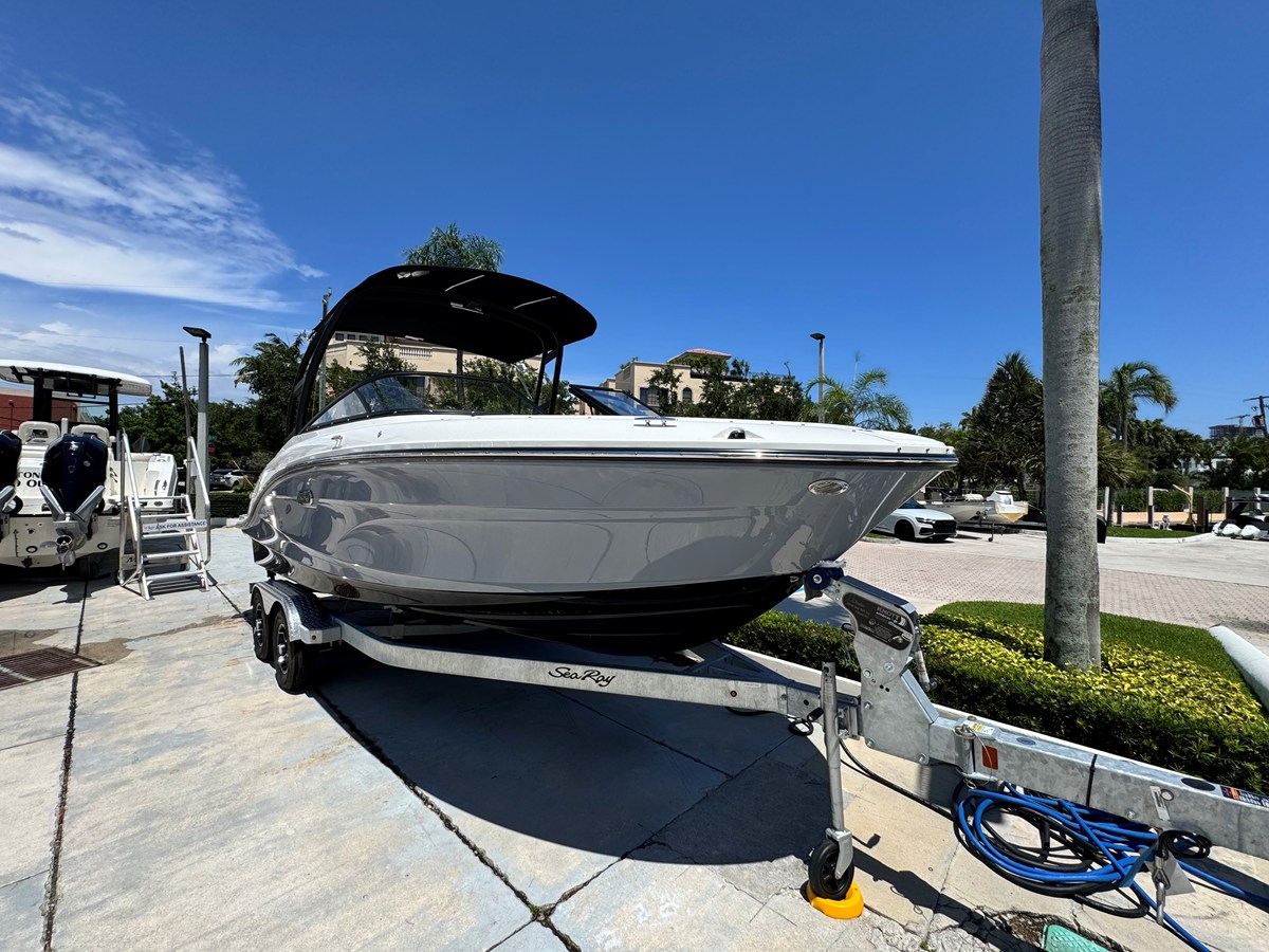 Sea Ray SPX 210 Outboard — 2026 Sea Ray SPX 210 Outboard — photo 2