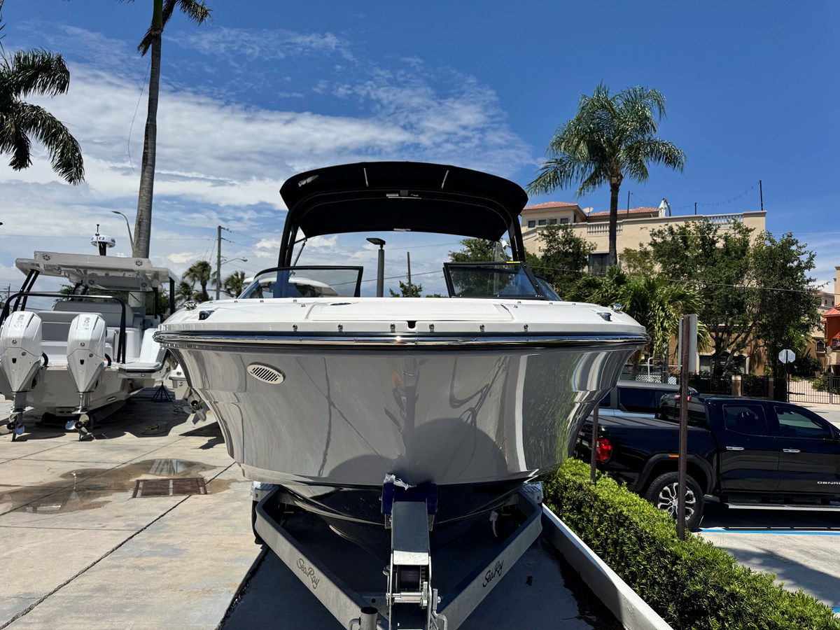 Sea Ray SPX 210 Outboard — 2026 Sea Ray SPX 210 Outboard — photo 3