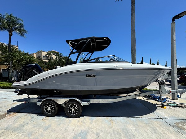 SEA RAY SPX 210 OUTBOARD — 2026 Sea Ray SPX 210 Outboard
