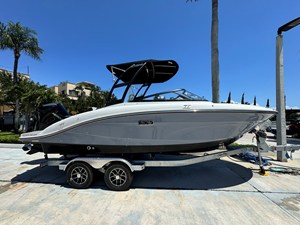 SEA RAY SPX 210 OUTBOARD