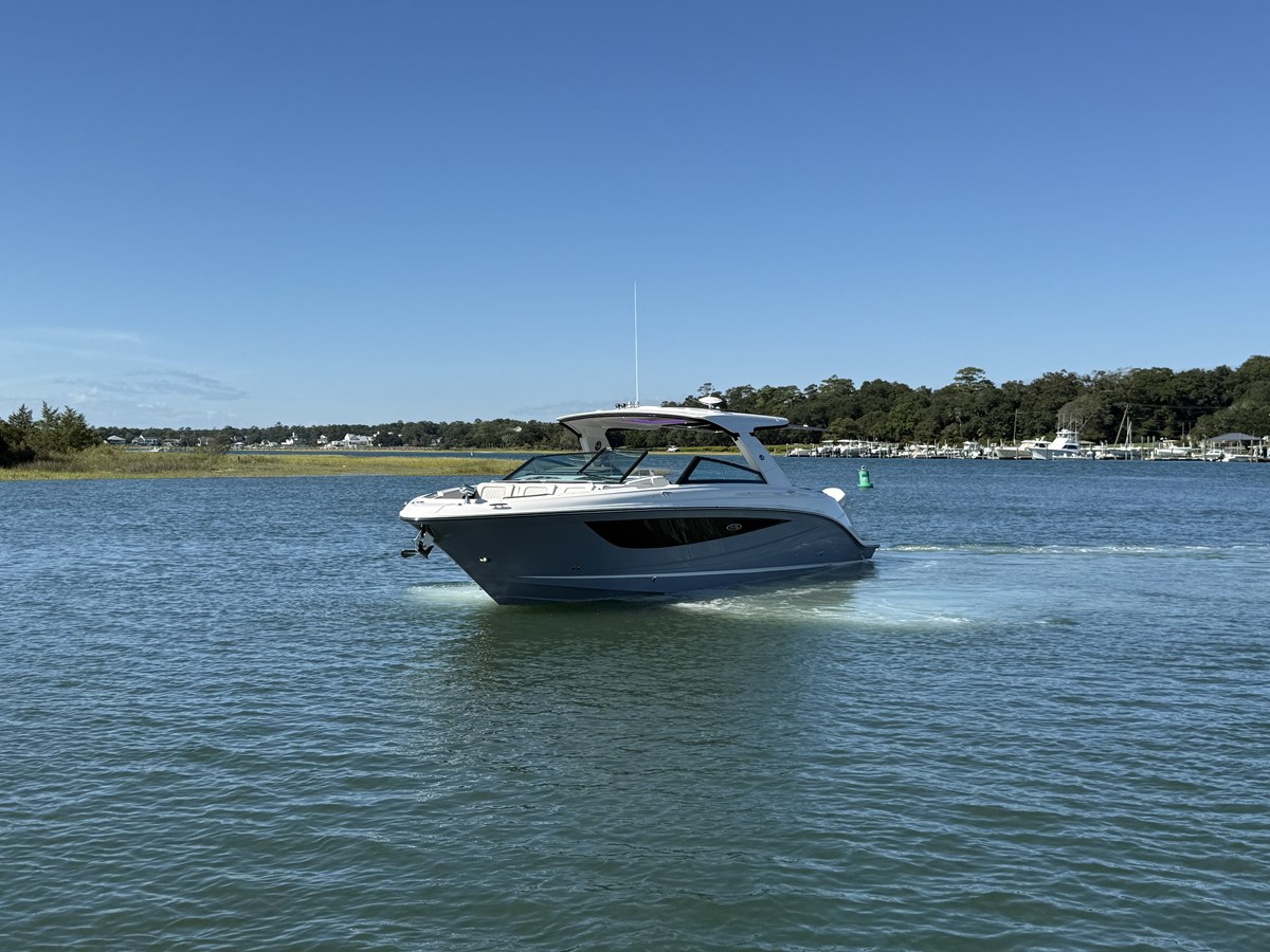 Sea Ray SLX 400 Outboard — 2026 Sea Ray SLX 400 Outboard — photo 2