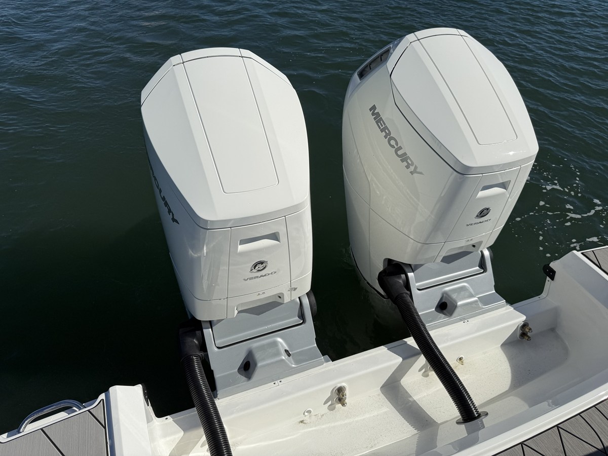 Sea Ray SLX 400 Outboard — 2026 Sea Ray SLX 400 Outboard — photo 3