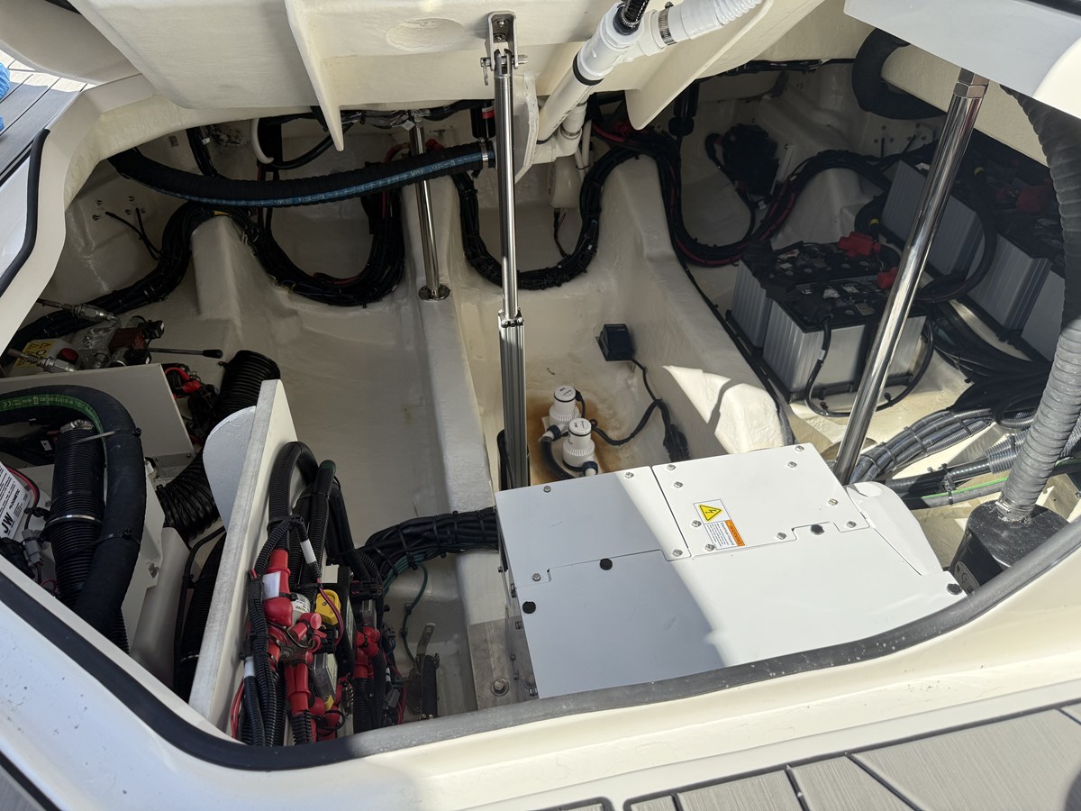 Sea Ray SLX 400 Outboard — 2026 Sea Ray SLX 400 Outboard — photo 5