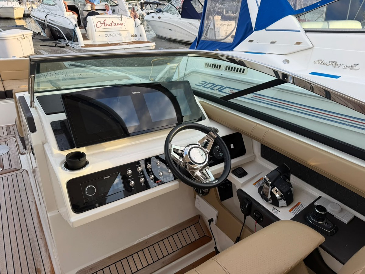 Sea Ray 310 SLX — 2021 Sea Ray 310 SLX — photo 3