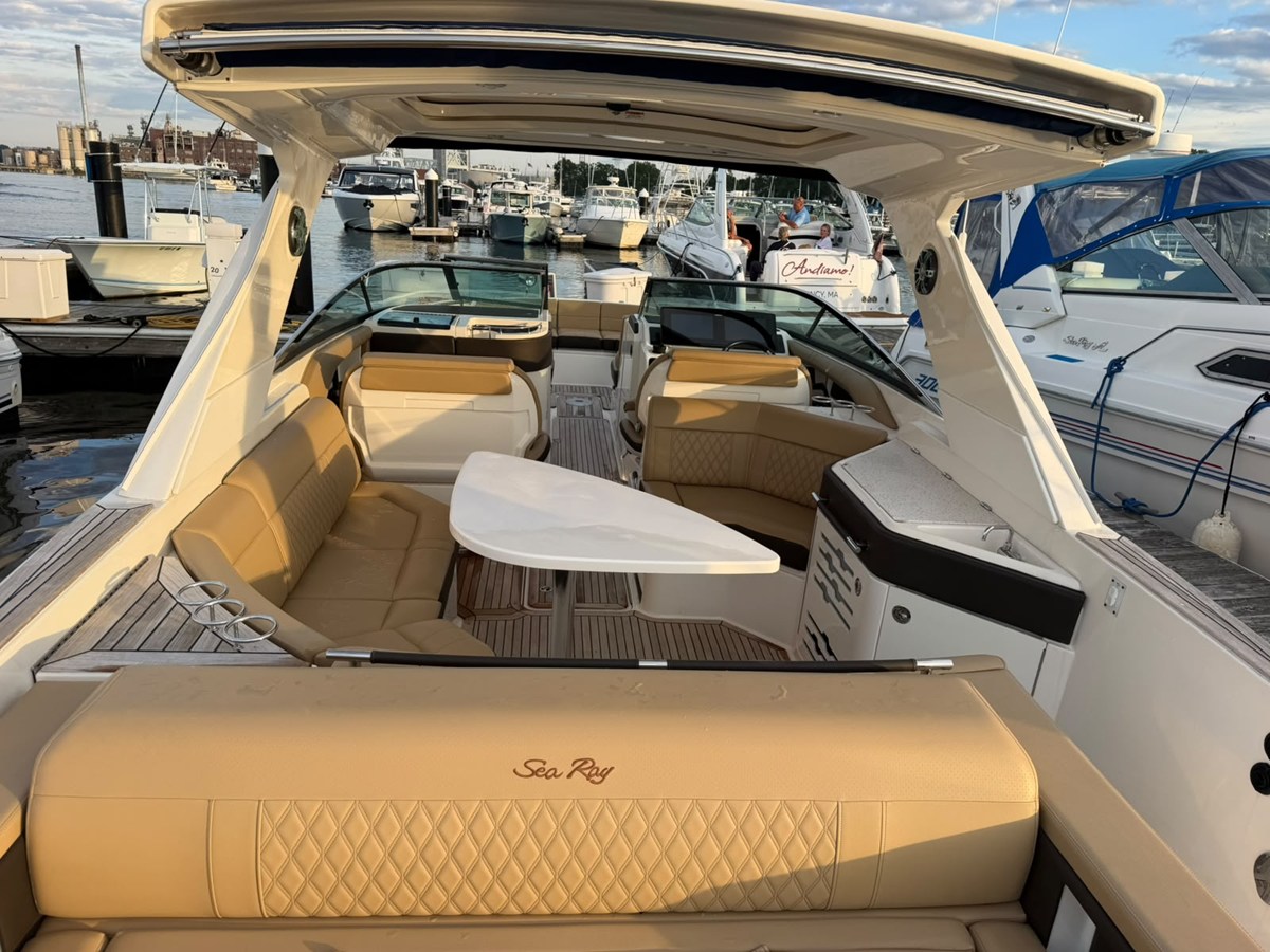 Sea Ray 310 SLX — 2021 Sea Ray 310 SLX — photo 4