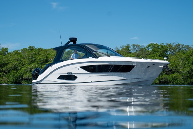 SEA RAY SUNDANCER 370 OUTBOARD — 2026 Sea Ray Sundancer 370 Outboard