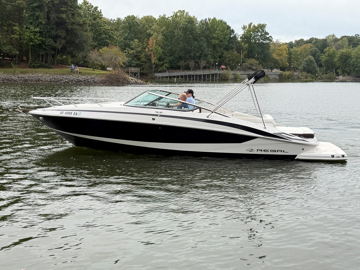 Regal 2550 — 2017 Regal 2550