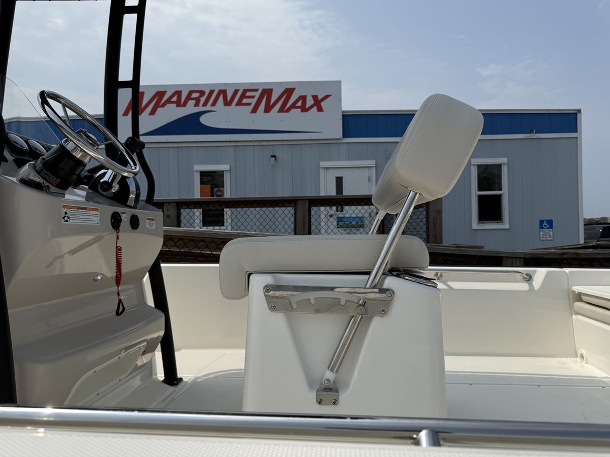 BOSTON WHALER 210 MONTAUK, photo 7