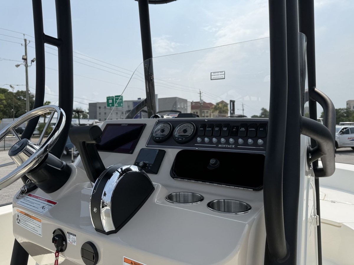 BOSTON WHALER 210 MONTAUK, photo 17