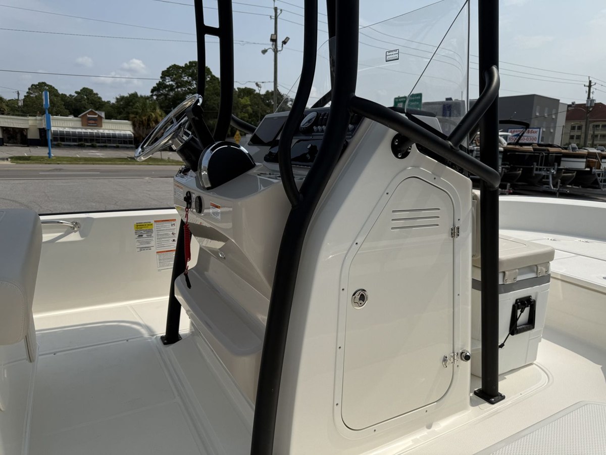 BOSTON WHALER 210 MONTAUK, photo 18