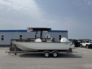 BOSTON WHALER 210 MONTAUK