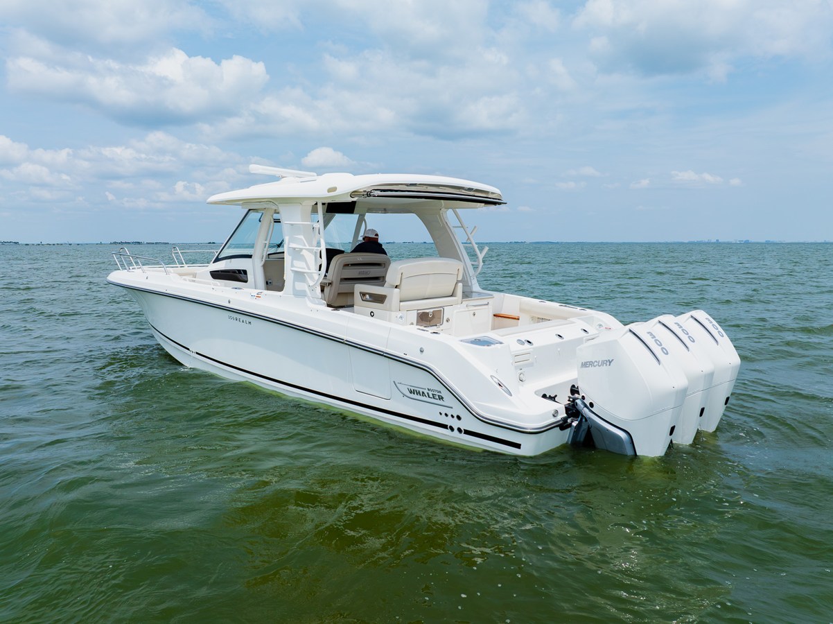Boston Whaler 350 Realm — 2023 Boston Whaler 350 Realm — photo 4