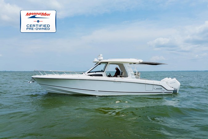 BOSTON WHALER 350 REALM — 2023 Boston Whaler 350 Realm