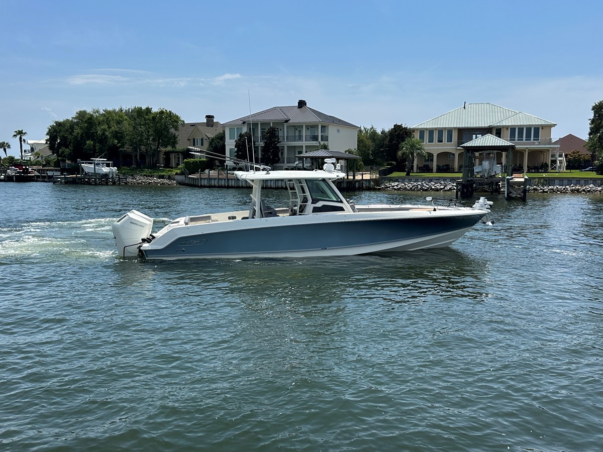 Boston Whaler 380 OUTRAGE — 2024 Boston Whaler 380 Outrage