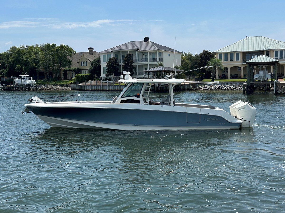 Boston Whaler 380 OUTRAGE — 2024 Boston Whaler 380 Outrage — photo 3