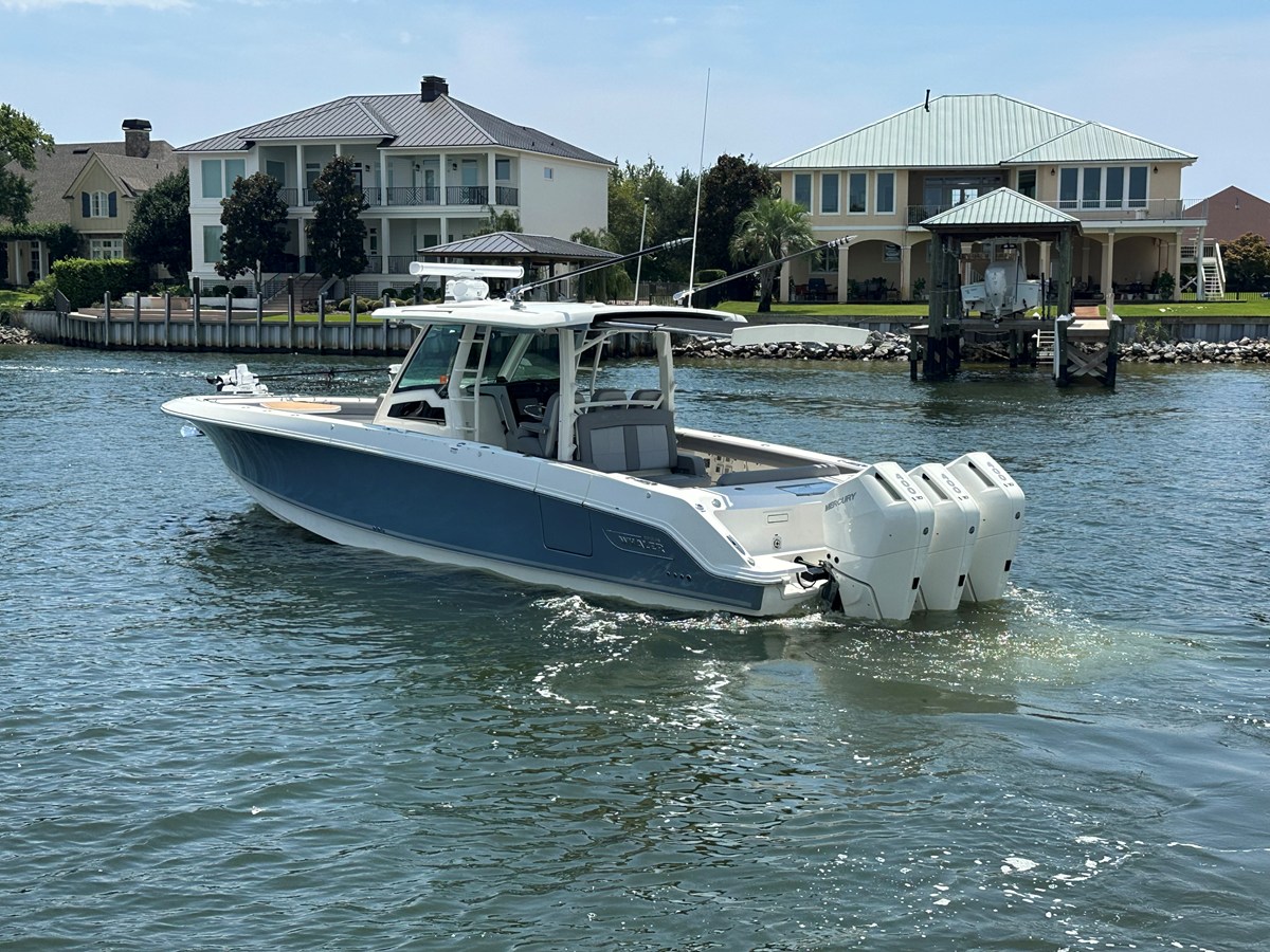 Boston Whaler 380 OUTRAGE — 2024 Boston Whaler 380 Outrage — photo 4