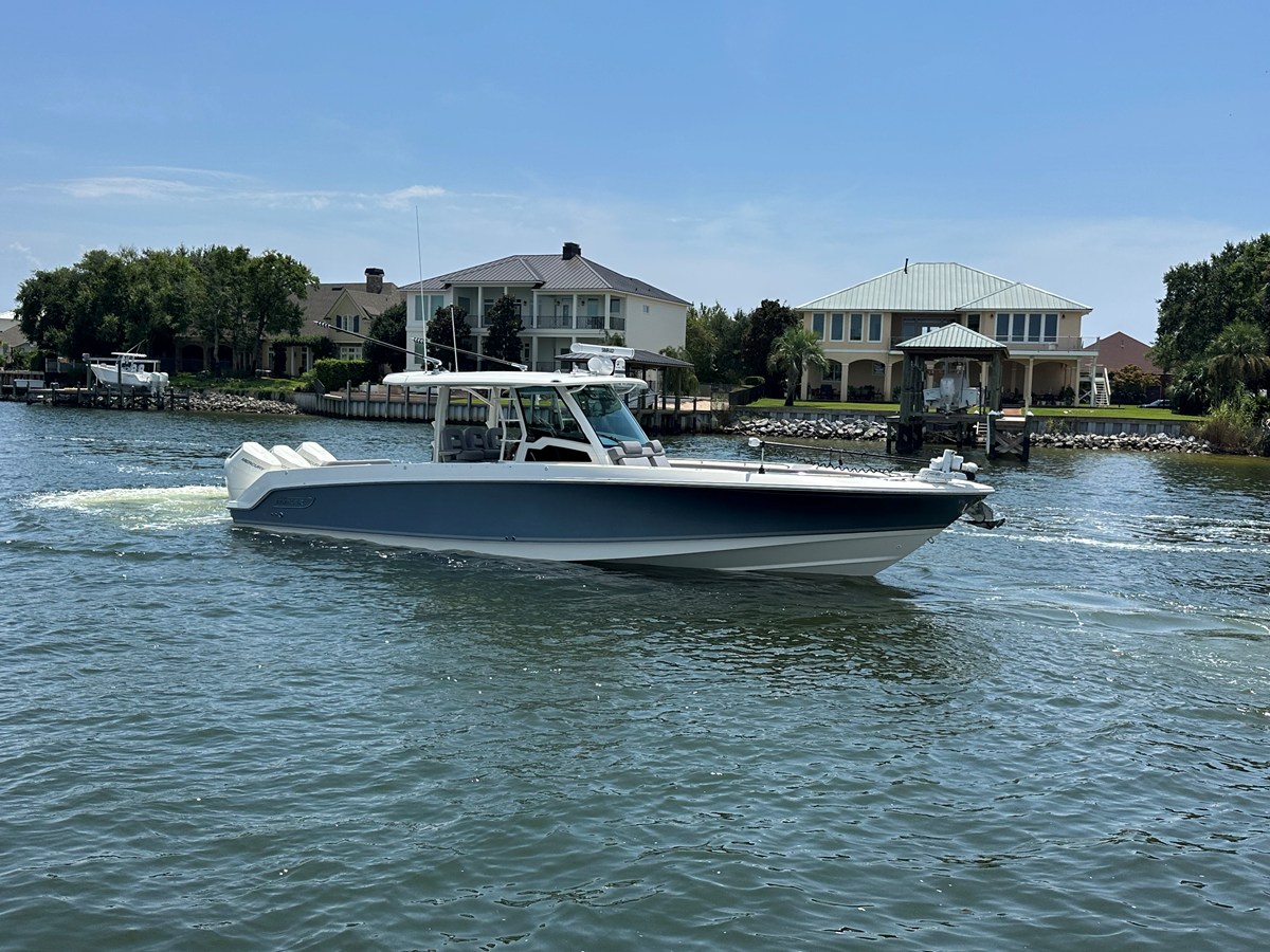Boston Whaler 380 OUTRAGE — 2024 Boston Whaler 380 Outrage — photo 5