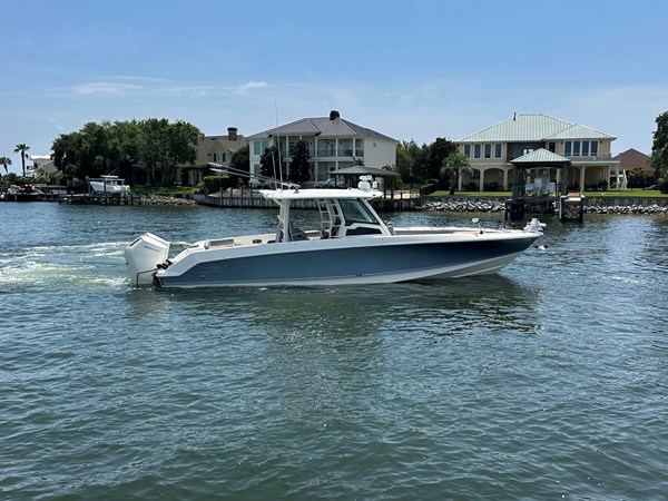 BOSTON WHALER 380 OUTRAGE — 2024 Boston Whaler 380 Outrage