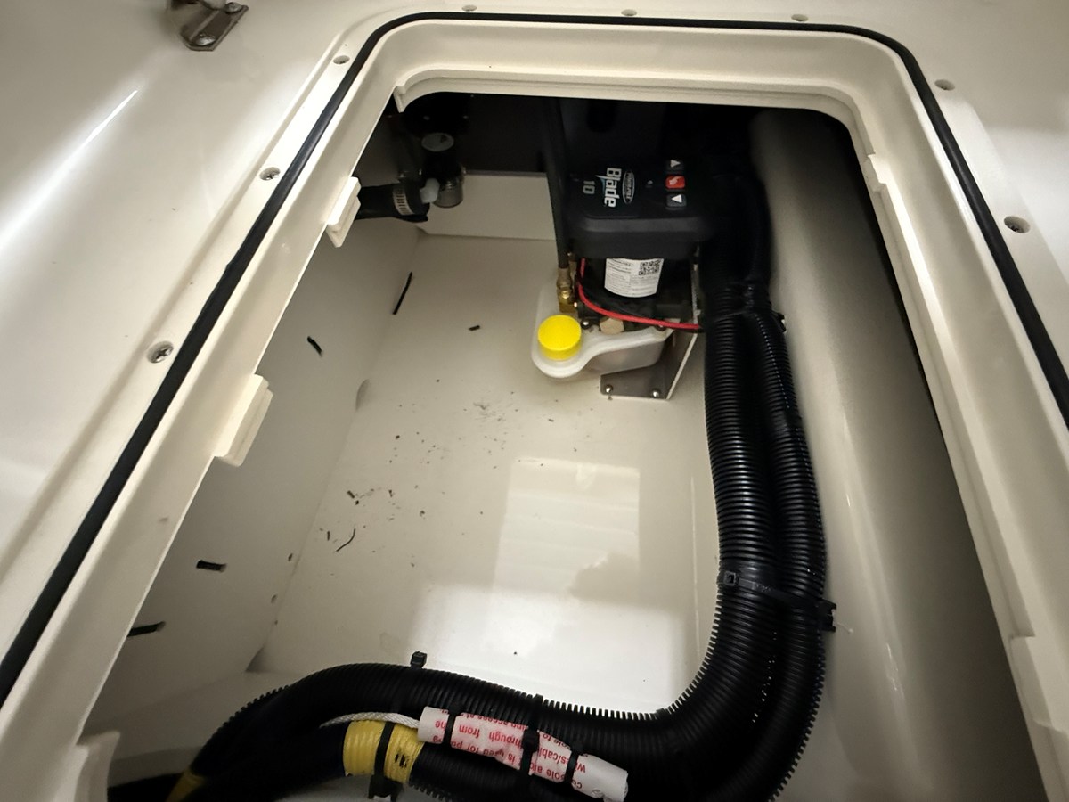 BOSTON WHALER 250 DAUNTLESS, photo 28