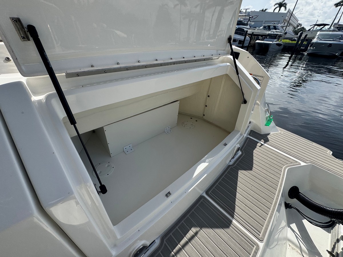 SEA RAY SUNDANCER 320 OUTBOARD, photo 11