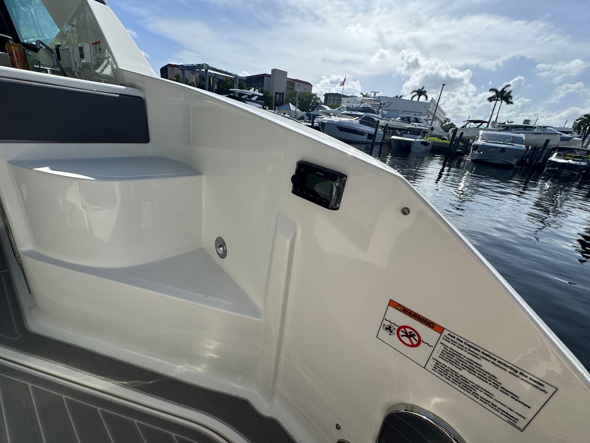 SEA RAY SUNDANCER 320 OUTBOARD, photo 13