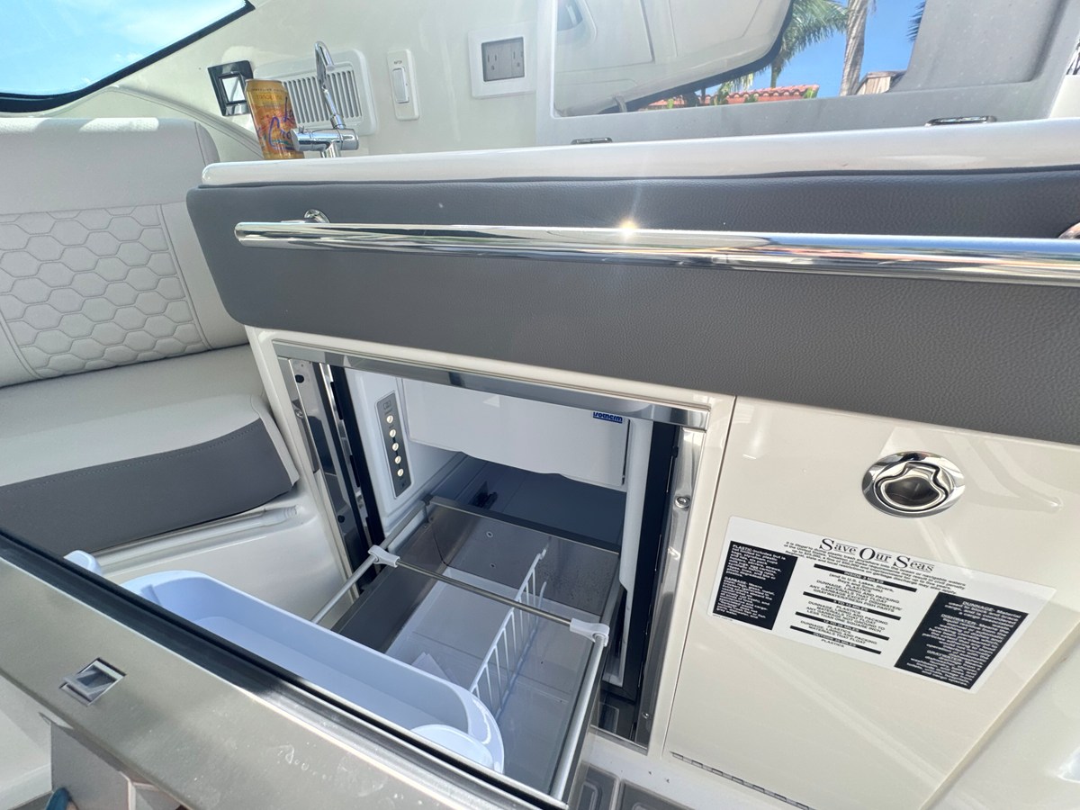 SEA RAY SUNDANCER 320 OUTBOARD, photo 15