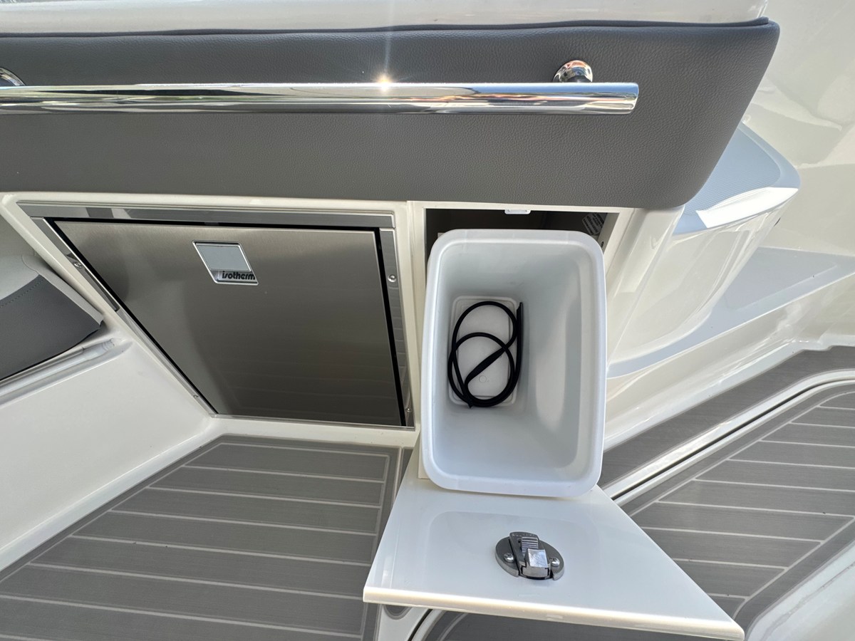 SEA RAY SUNDANCER 320 OUTBOARD, photo 16