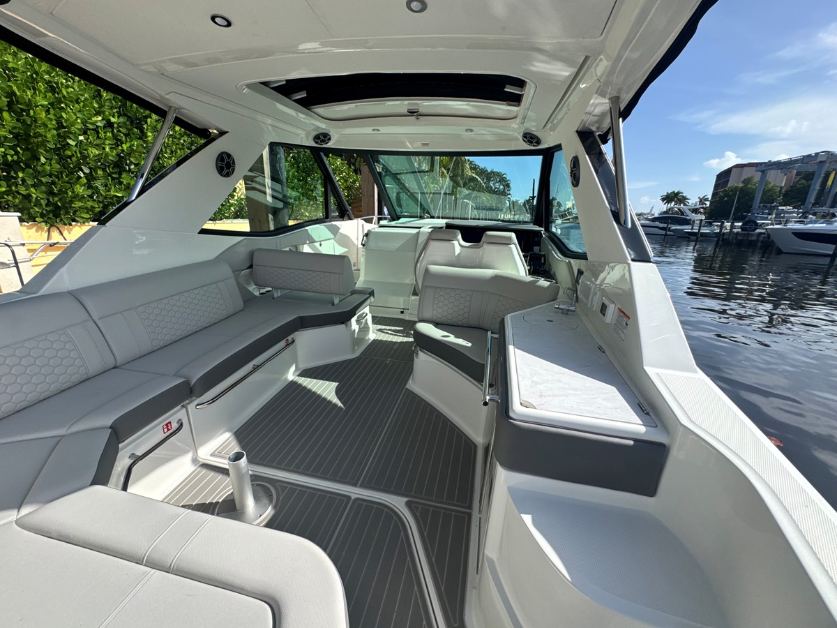 SEA RAY SUNDANCER 320 OUTBOARD, photo 17