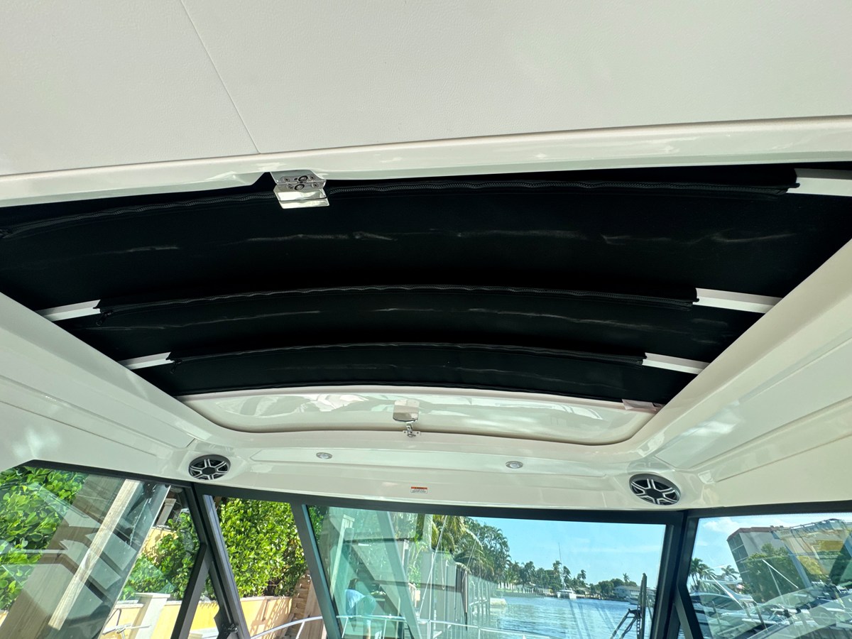 SEA RAY SUNDANCER 320 OUTBOARD, photo 18