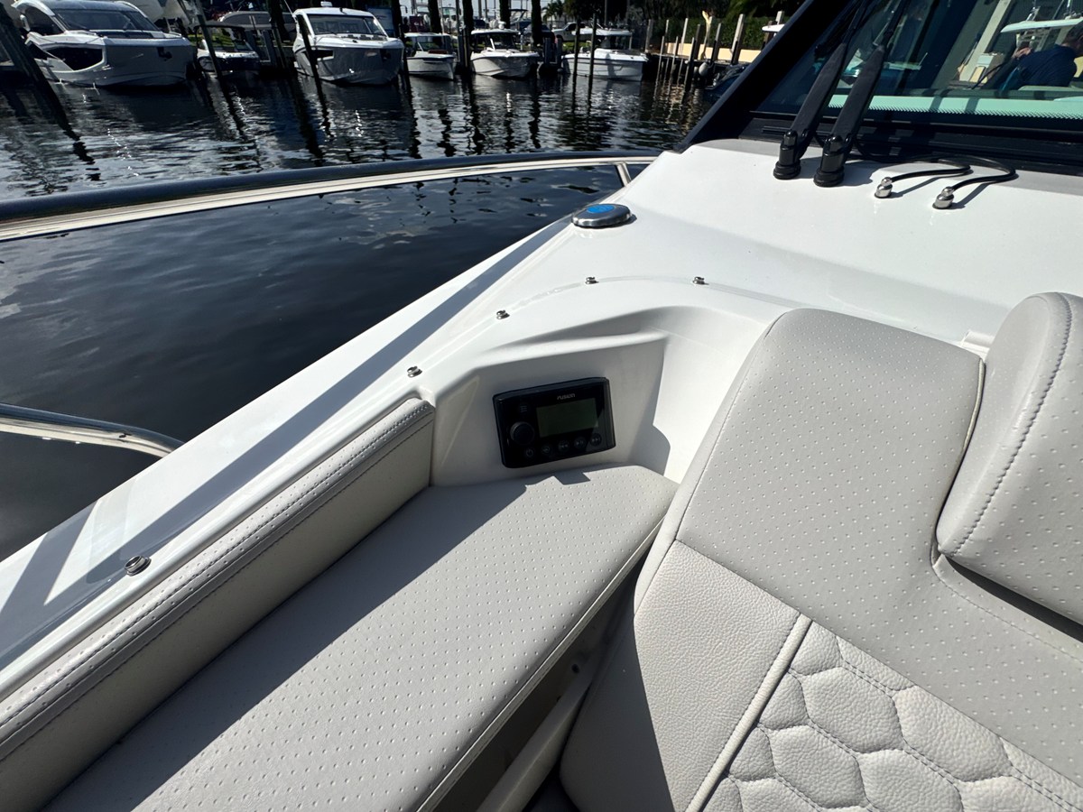SEA RAY SUNDANCER 320 OUTBOARD, photo 28