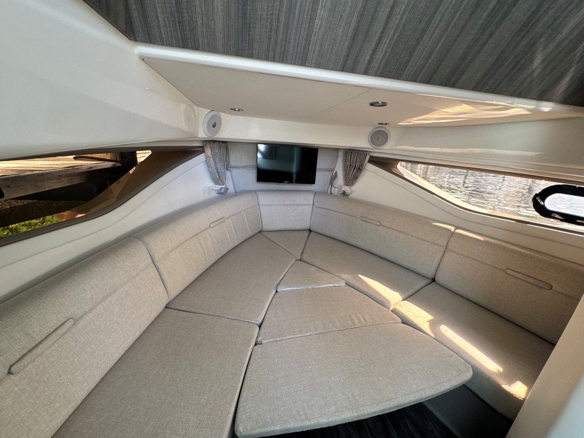 SEA RAY SUNDANCER 320 OUTBOARD, photo 30
