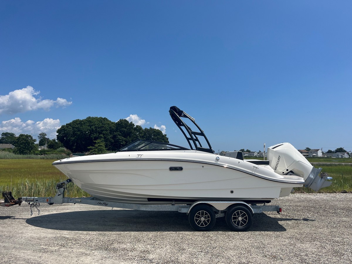 Sea Ray SEA RAY SPX 210 OUTBOARD